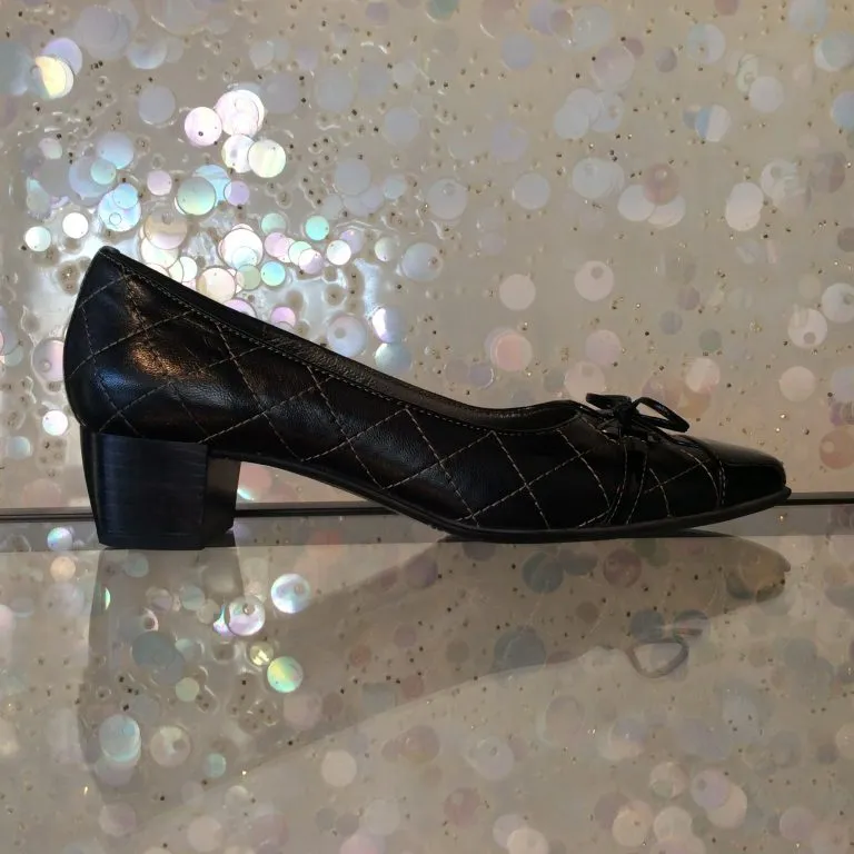 ROBERTO CAPUCCI Leather Pumps